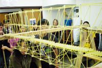 В Португалии студенты соревновались в строительстве мостов из спагетти
