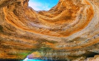 Португальская пещера вошла в мировой Топ-15 самых красивых геологических формаций