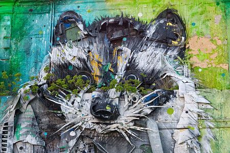 Португальский художник Bordalo II, создающий барельефы и инсталляции из мусора
